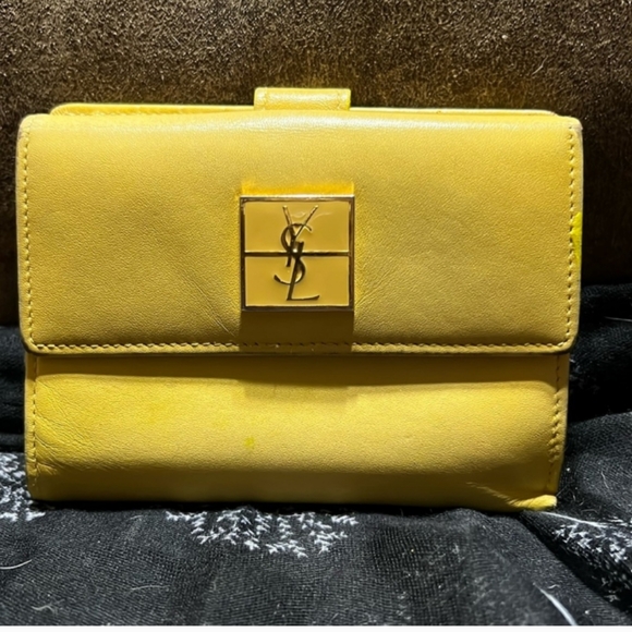 YSL Vintage Yellow Leather Compact Wallet - Picture 2 of 6
